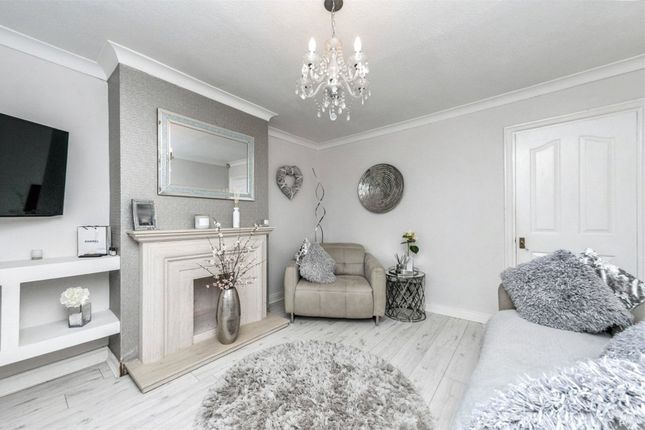 64, Hill Court Drive, West Yorkshire photo 2