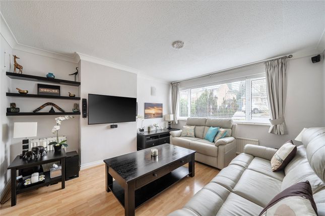 31, Linden Way, Surrey photo 4