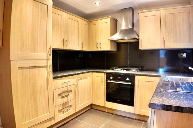 8 Woodland Terrace, Newport photo 3
