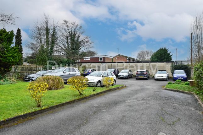 Flat for sale in Dixons Hill Road, North Mymms, Hatfield