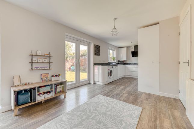 24 Howard's Way, Great Yarmouth photo 2