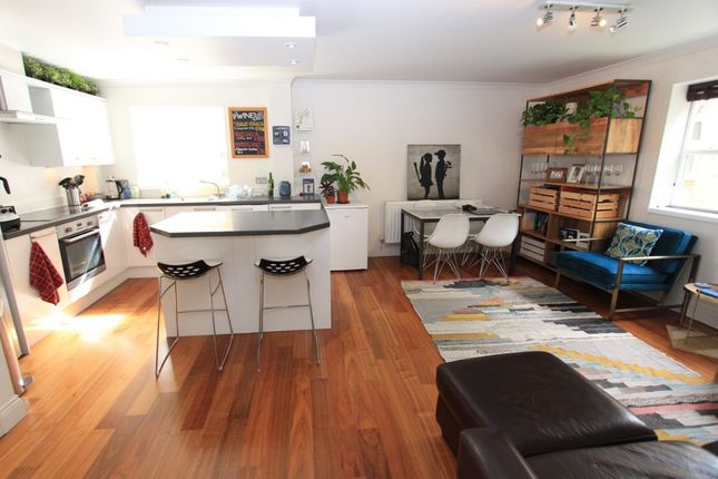 Thumbnail Flat to rent in Collard Place, London