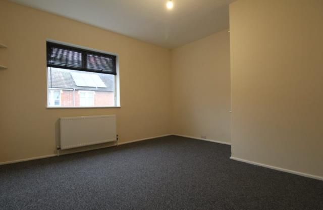 4, Volta Road, Swindon photo 4