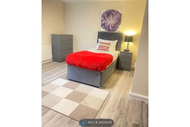 Room to rent in Lumley Street, Castleford