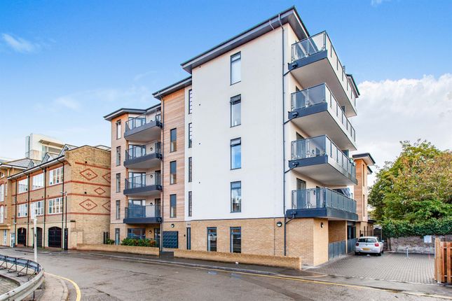 Flat for sale in Bishops Road, Slough