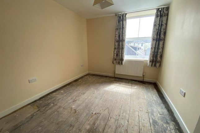 34 Fore Street, Okehampton photo 4