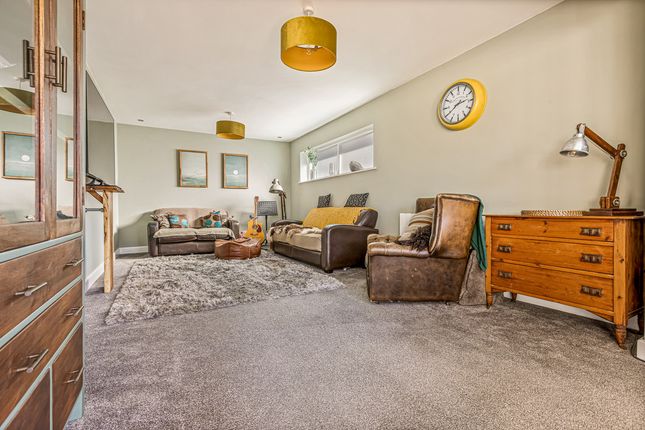 25, Torcross Close, Glenfield photo 2