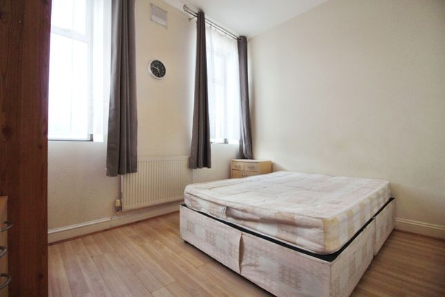 Flat to rent in Romford Road, London