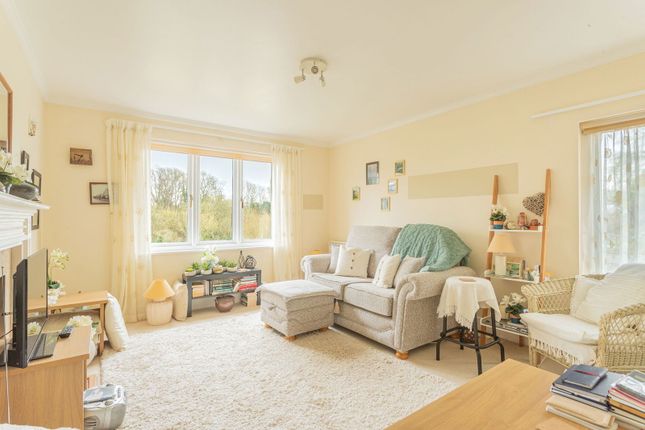 1-bed flat on East Lodge,Flat 1, Chantry Court, Tetbury, £134,950