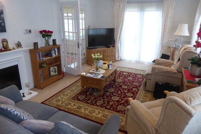 6, Devon Close, Sandhurst photo 4