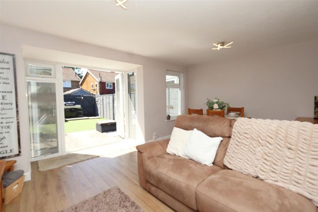 3 Gainsborough Crescent, Eastbourne photo 3