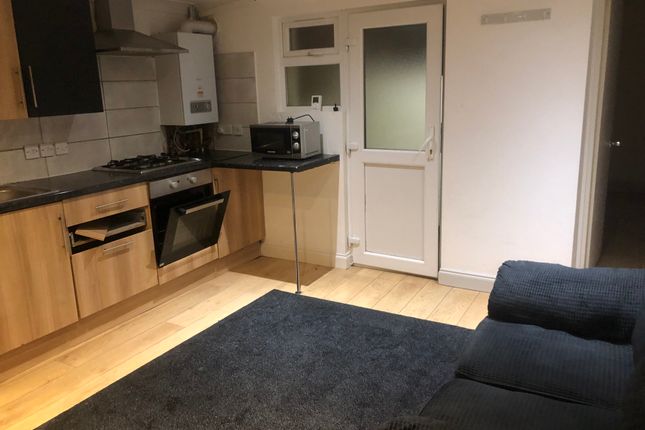 Flat 2, 42 Bulmershe Road, READING photo 3