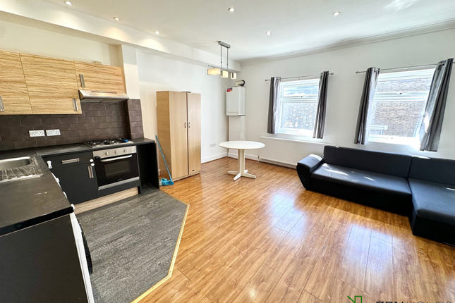 18 Ruskin Road (Flat 3), London photo 4