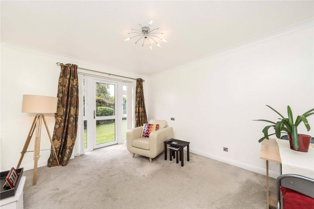 Flat for sale in Clarence Lane, London
