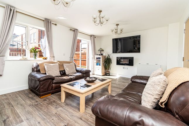 4 St. James Place, Southsea photo 4