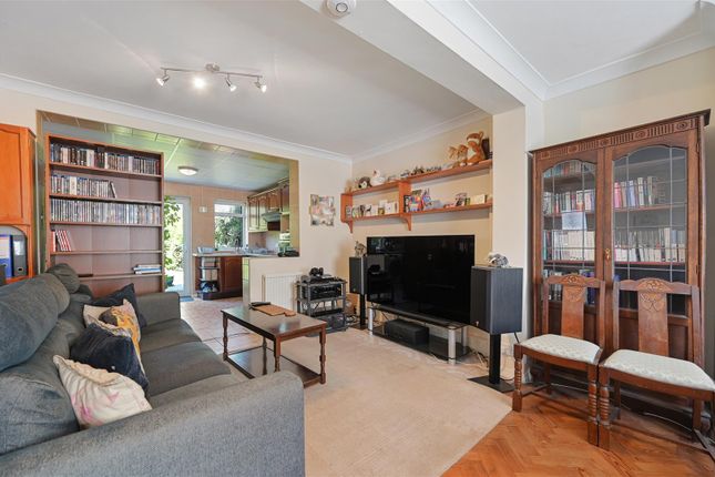 44, Saxon Drive, London photo 3