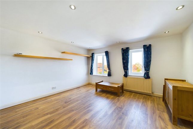 Flat to rent in Knowsley Road, Tilehurst, Reading
