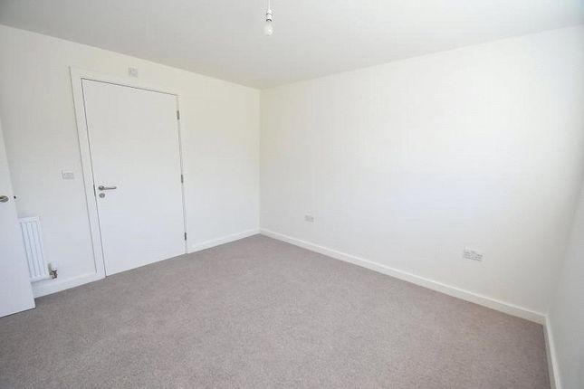 Peel Close, Gerrards Cross photo 4