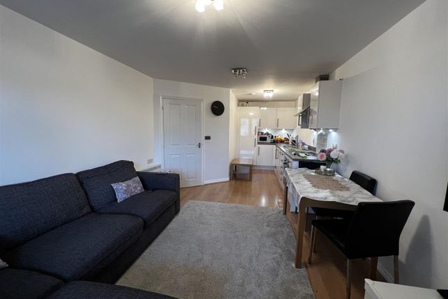 140 Gemini Park, Manor Way, Borehamwood photo 2