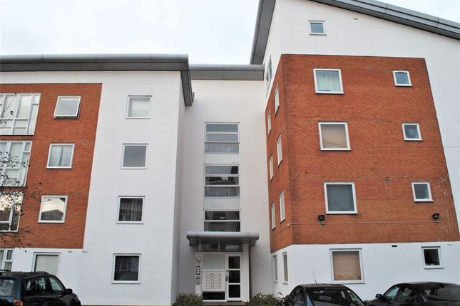 Flat to rent in Felixstowe Court, London