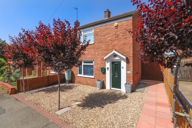 2-bed semi-detached on Hawthorn Close, Kettering, £240,000