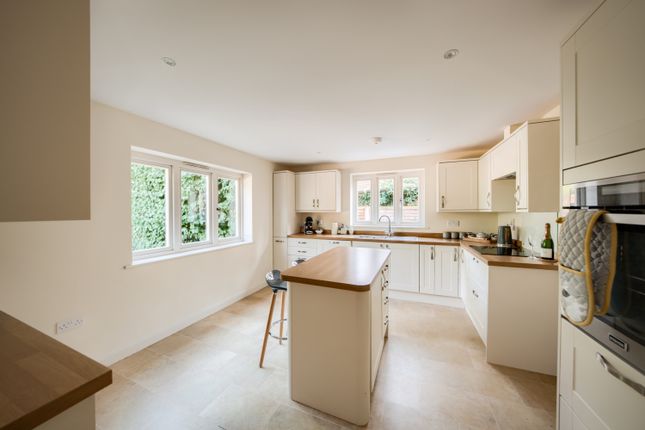 Oakdene, Stratford-upon-Avon photo 3