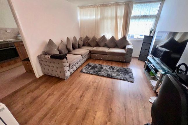 32a Stroud Avenue, Willenhall photo 4