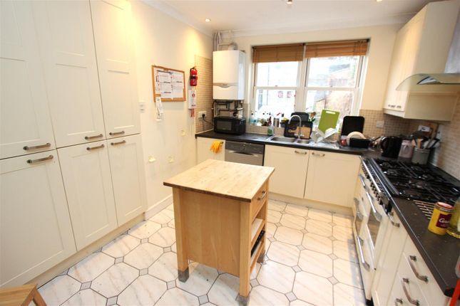 Town house for sale in Louisa Gardens, Stepney Green, London