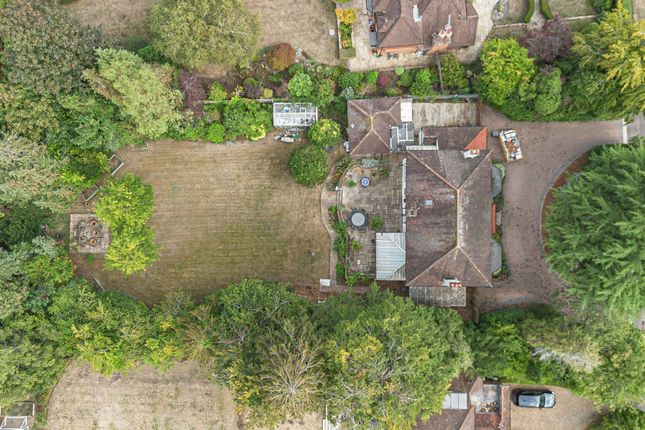 16 The Mount, Leatherhead photo 3