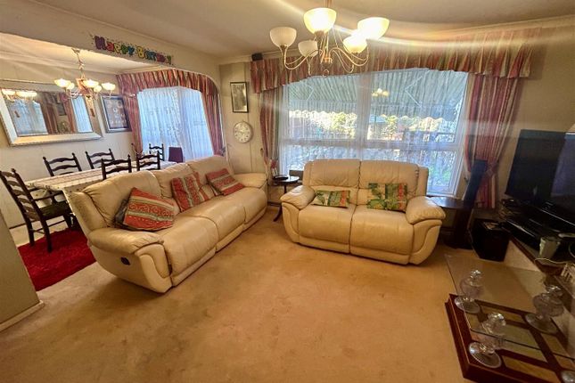 55, Winters Way, Waltham Abbey photo 2