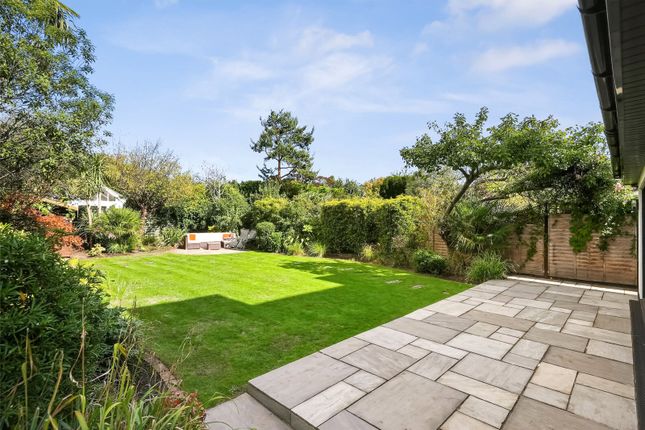 34, Courtlands Avenue, Hampton photo 4