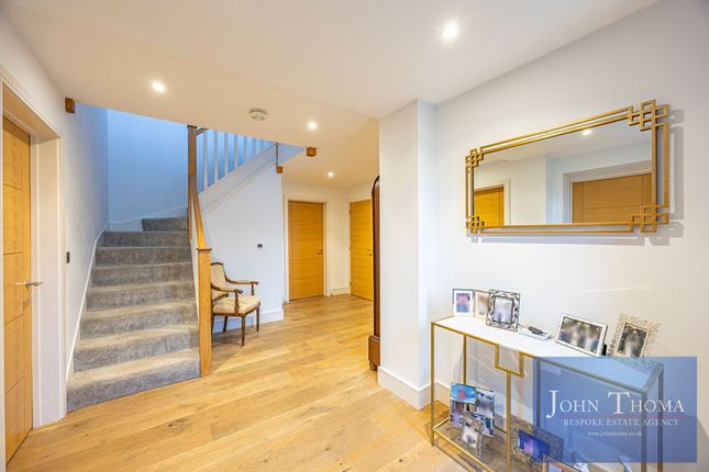 46, Park View, Chigwell photo 3