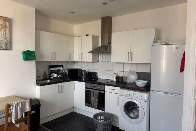 Flat 3, 184, Trinity Street, Huddersfield photo 4