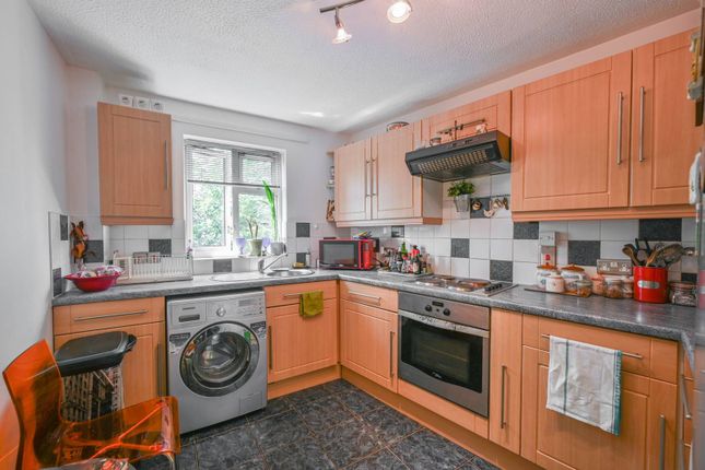 Thumbnail Flat for sale in Brook Drive, Elephant And Castle, London