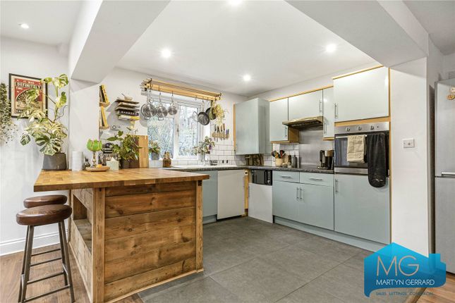 Flat for sale in Lordship Lane, Wood Green, London