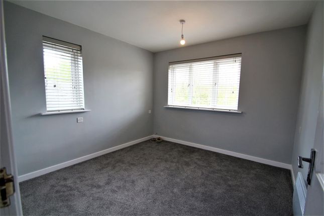 11, Gardeners End, Rugby photo 4