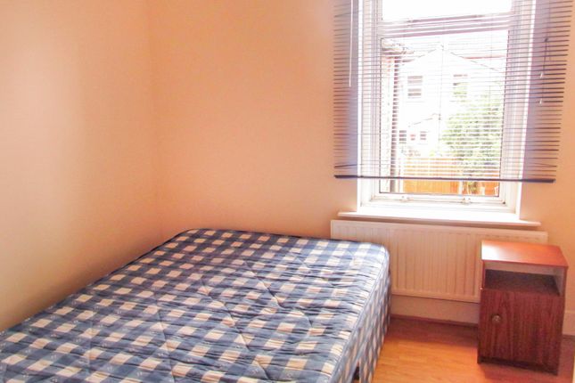 Terraced house to rent in Stratford, London