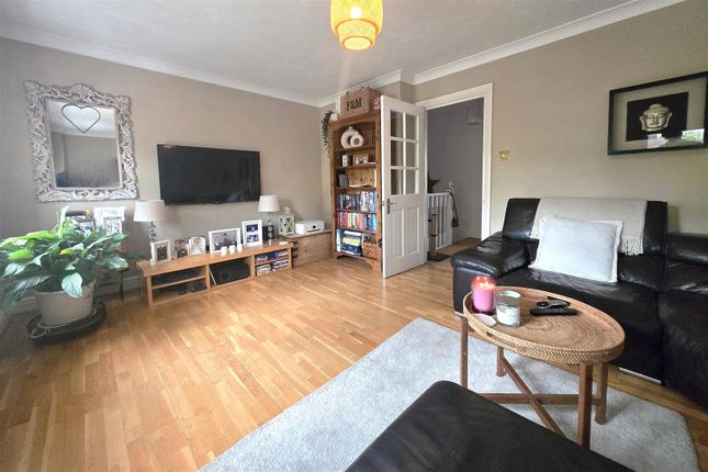 6, Lichfield Close, Cockfosters photo 3