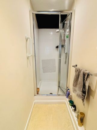 Flat 2, 6-7, Green Market, Penzance photo 5
