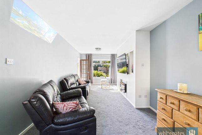 56, Alpine Rise, Bradford photo 2