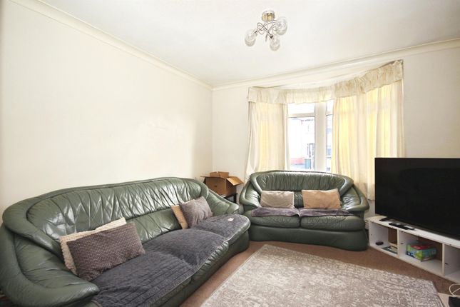 94, Lavender Avenue, Coventry photo 4