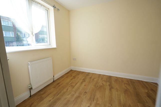 4 Rookwood Close, Grays photo 5