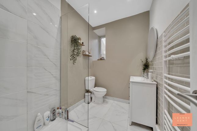 15 The Avenue, Caerphilly photo 4