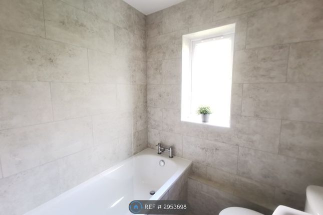Watersfield Close, Lower Earley, Reading photo 3