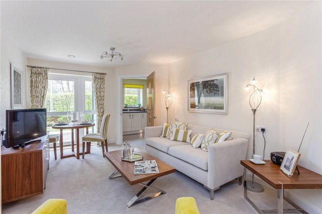 Thumbnail Flat for sale in Reading Road, Henley-On-Thames, Oxfordshire