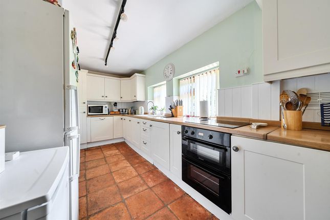 1 Dobins Cottages, Taunton photo 3