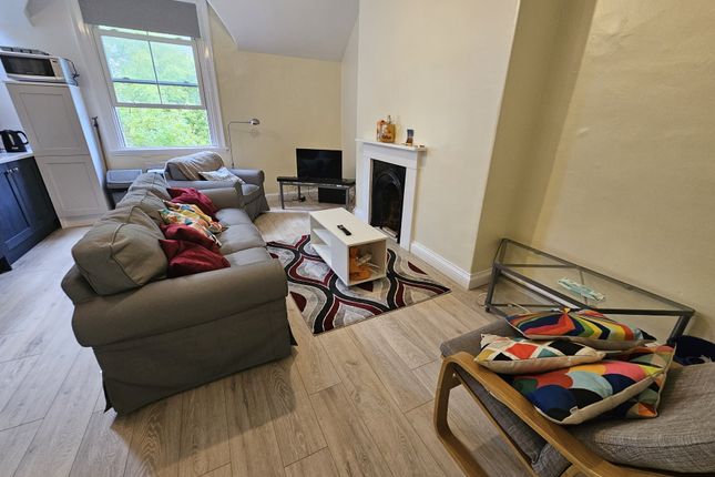 A Cozy And Inviting Living Room With Comfortable S...