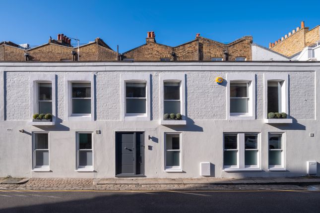 Mews house for sale in Pottery Lane, London