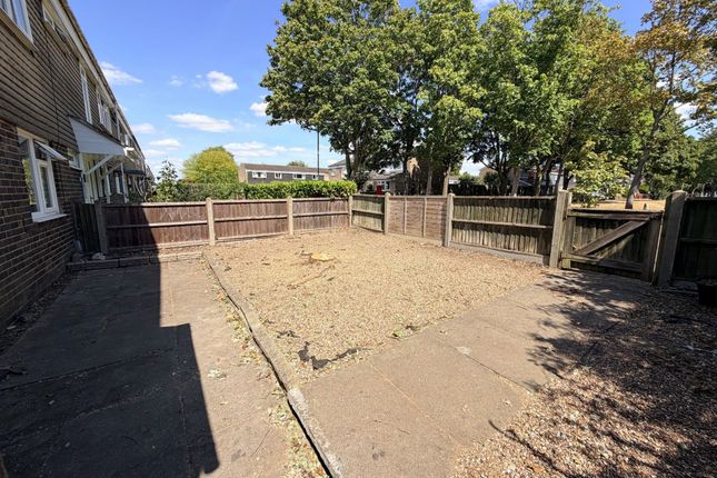 21, Wisden Road, Stevenage photo 2