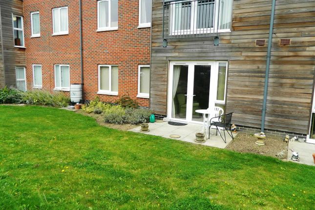 Flat for sale in The Pines, Forest Close, Slough